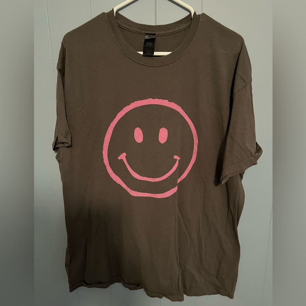 Sweet Clare smiley graphic tee